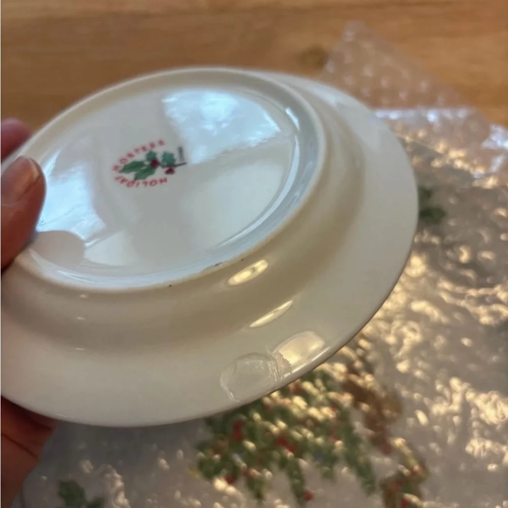 Holiday Hostess Dinnerware